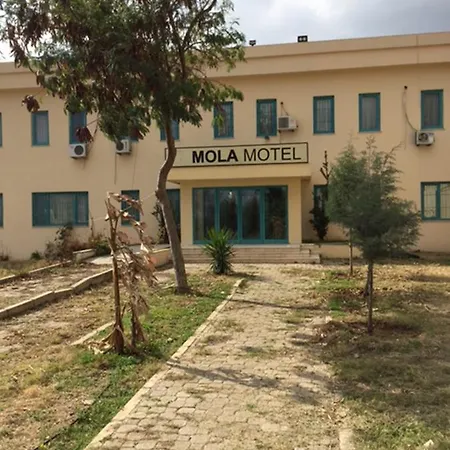 Mola Motel